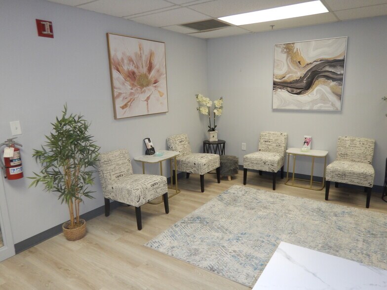 More Photos Of 254 N Broadway, Salem Storefront Retail Office For Sale