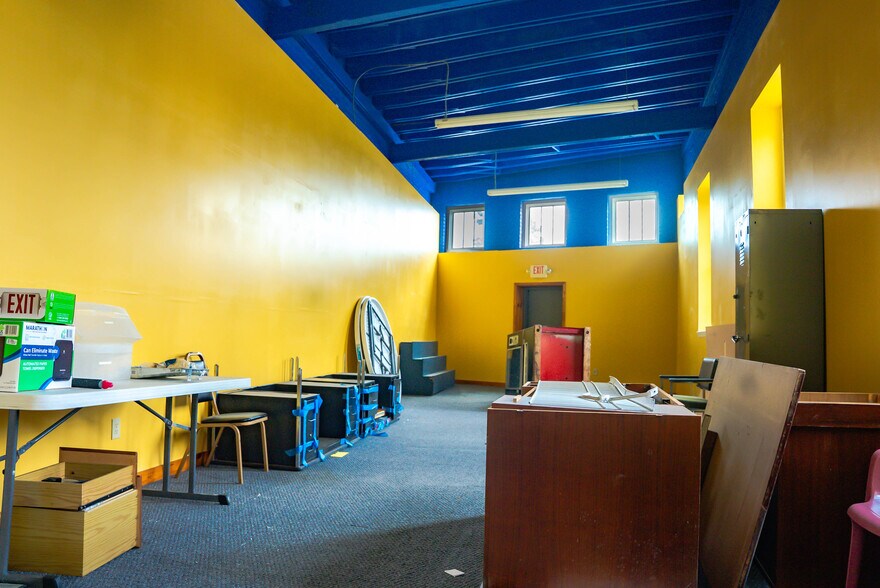 More Photos Of 239 Maxwell Ave, Greenwood General Retail For Sale