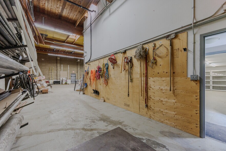 More Photos Of 3905 2nd Ave, Burnaby Flex For Sale