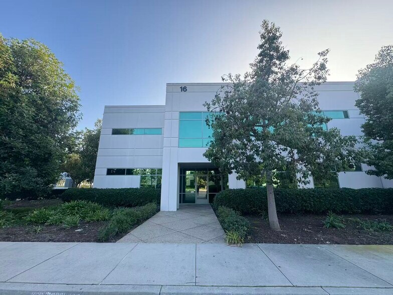 More Photos Of 16 Goddard, Irvine Light Manufacturing For Lease