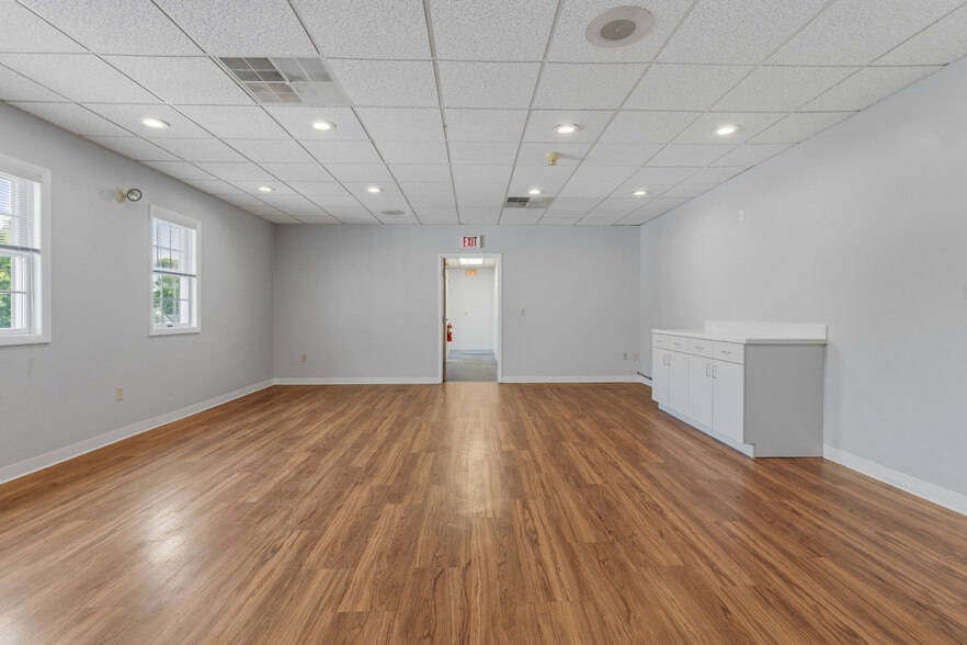 More Photos Of 320 Phillips St, North Kingstown Medical For Sale