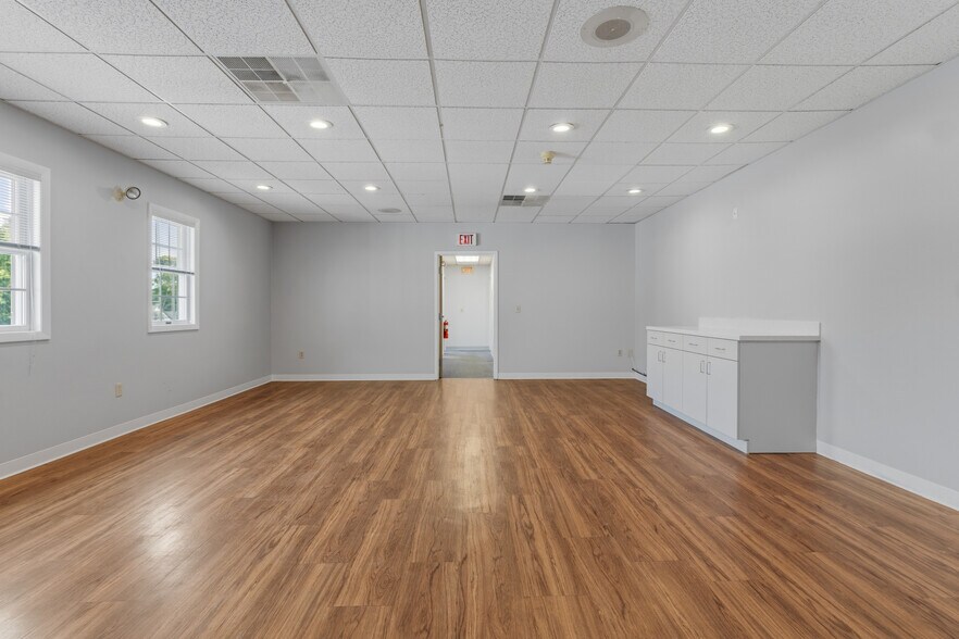 More Photos Of 320 Phillips St, North Kingstown Medical For Sale