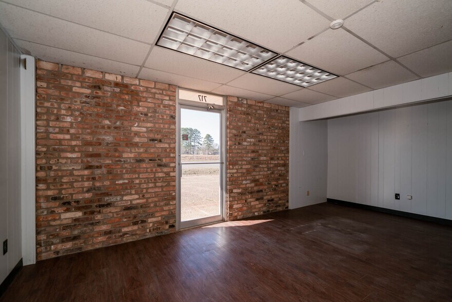 More Photos Of 717 E Loop 281, Longview Industrial For Lease