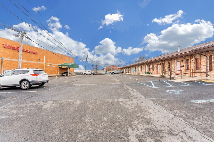 More Photos Of 1189 Pineview Dr, Morgantown Medical For Lease