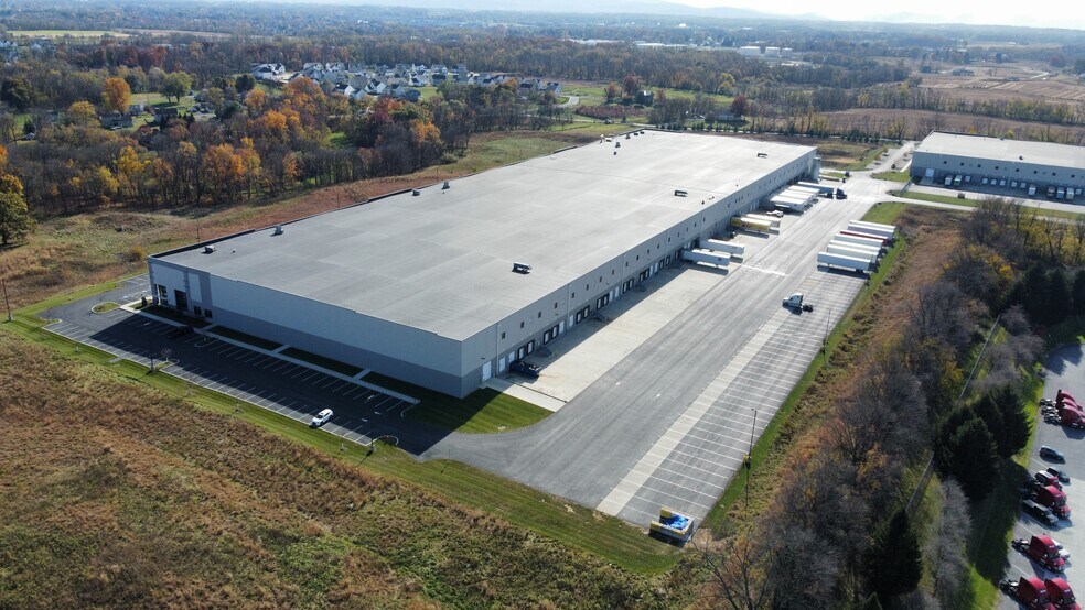 More Photos Of 53 Commerce Dr, Mechanicsburg Warehouse For Lease