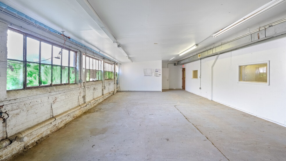 More Photos Of 47 Maple Ave, Flemington Light Manufacturing For Lease