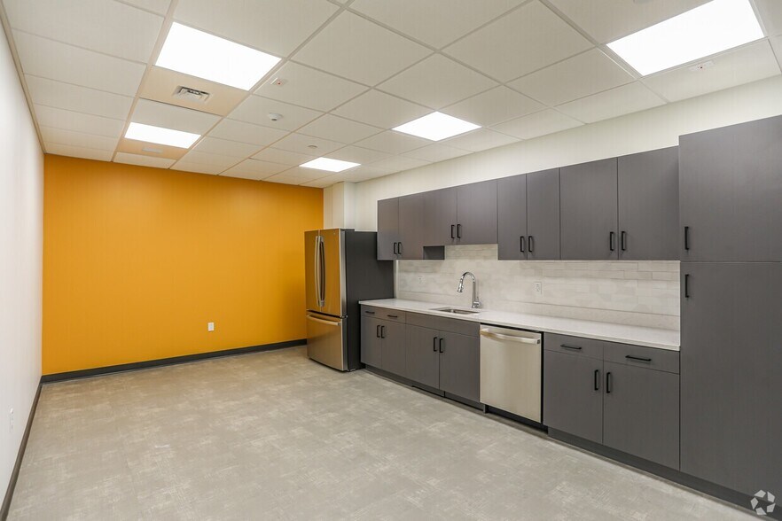 More Photos Of 19-23 Needham St, Newton Office For Lease