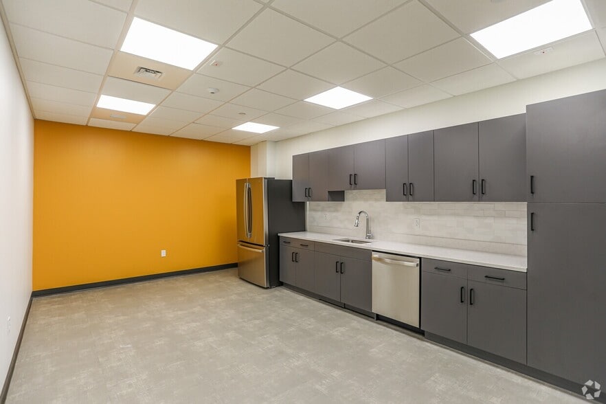 More Photos Of 19-29 Needham St, Newton Office For Lease