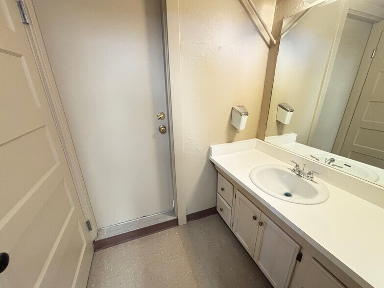 More Photos Of 1731 Leslie St, San Mateo Industrial For Sale