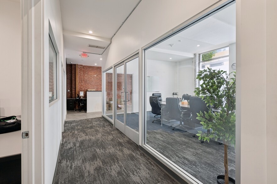 More Photos Of 1140 S Hope St, Los Angeles Showroom For Lease