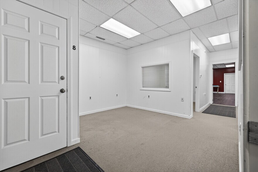 More Photos Of 300 Taugwonk Rd, Stonington Warehouse For Lease