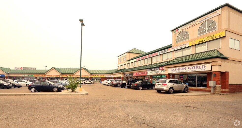 More Photos Of 9254 34 Av NW, Edmonton Supermarket For Lease