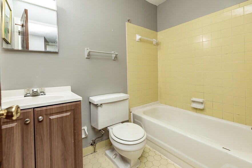 More Photos Of , Memphis Multifamily For Sale