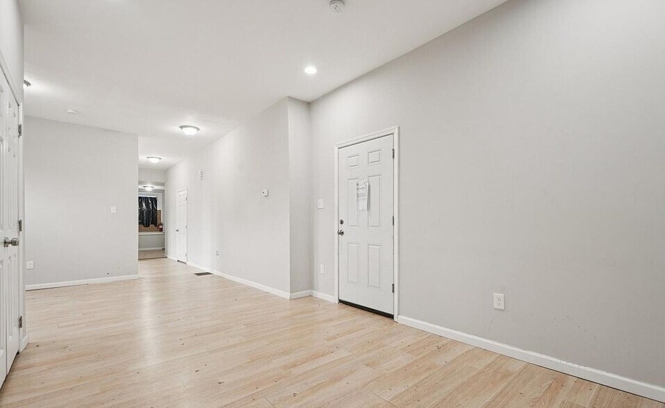 More Photos Of 1009 W Main St, Norristown Apartments For Lease
