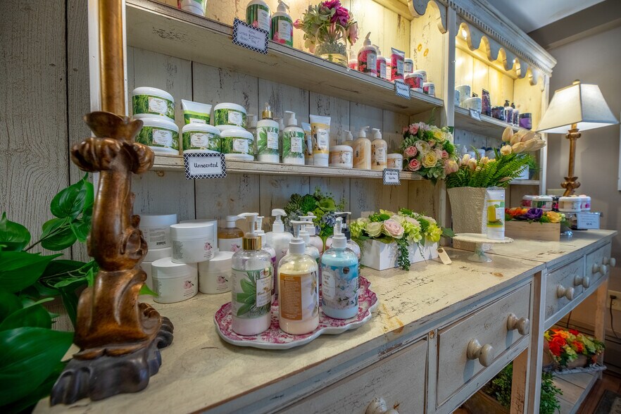 More Photos Of 16 West Main St, Wilmington General Retail For Sale