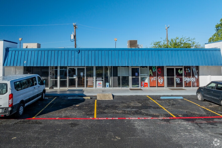 More Photos Of 4801-4809 Lakebend West Dr, San Antonio Freestanding For Sale