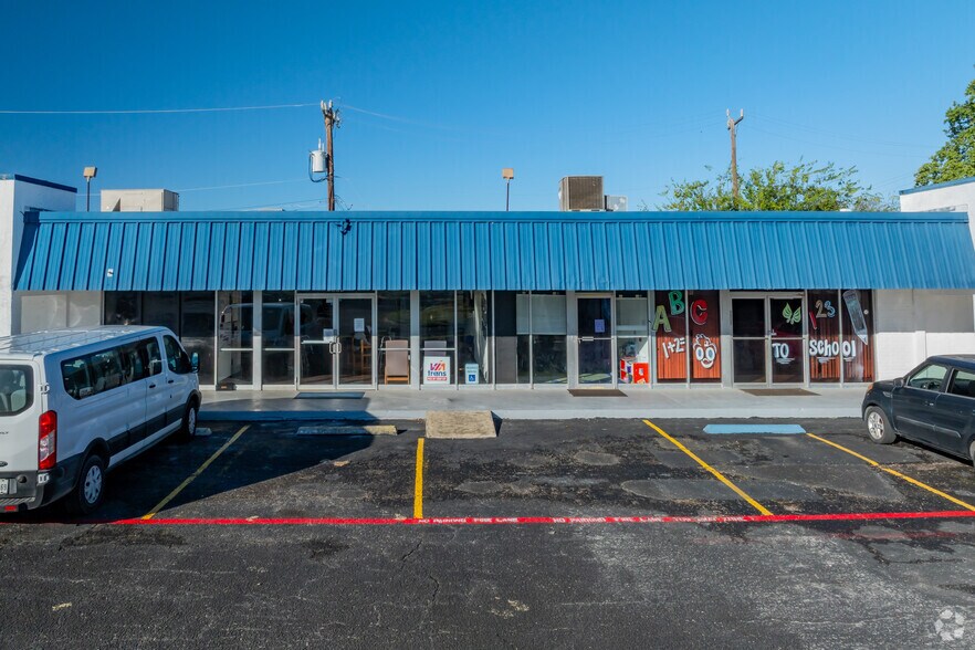 More Photos Of 4801-4809 Lakebend West Dr, San Antonio Freestanding For Sale