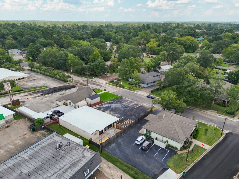 More Photos Of 909 Houston St, Conroe Freestanding For Sale