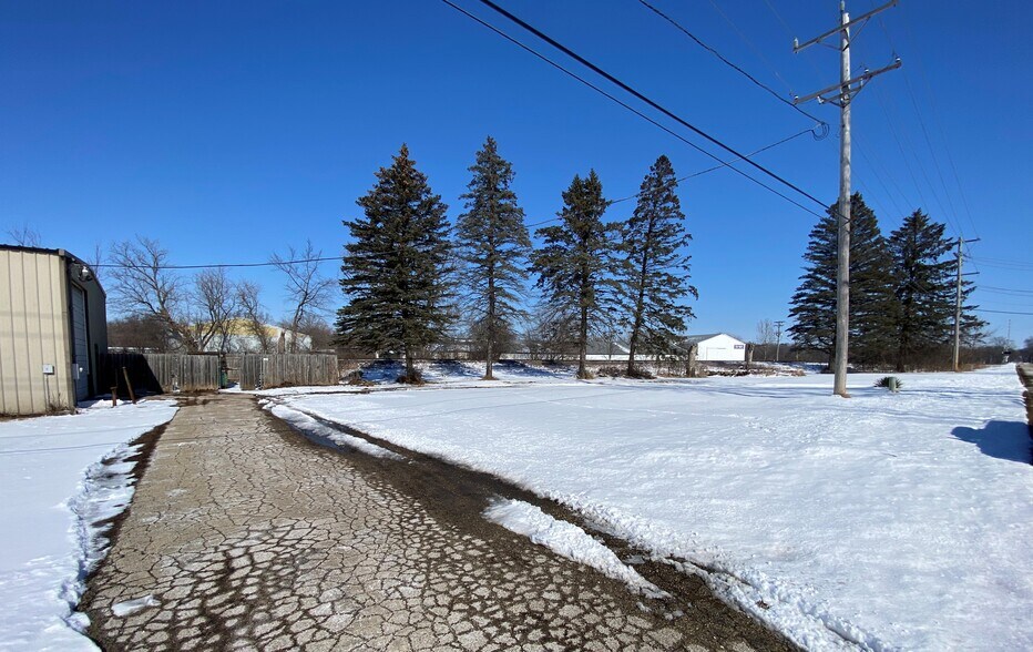 More Photos Of 20918 E Brink St, Harvard Warehouse For Sale