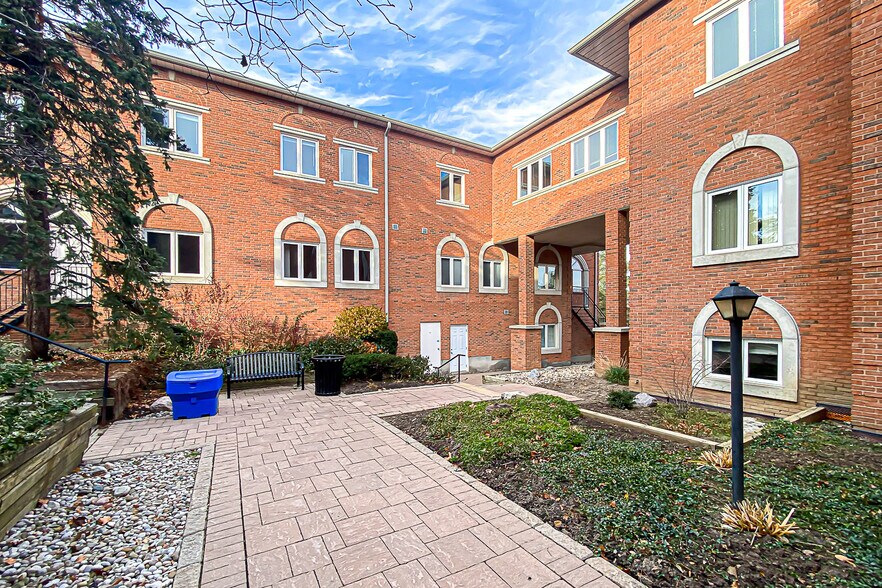 More Photos Of 335 Renfrew Dr, Markham Medical For Sale