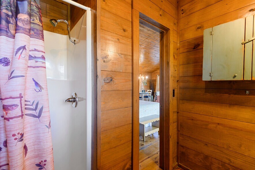 More Photos Of 68438 Eagle Creek Dr, Smithville Hotel For Sale