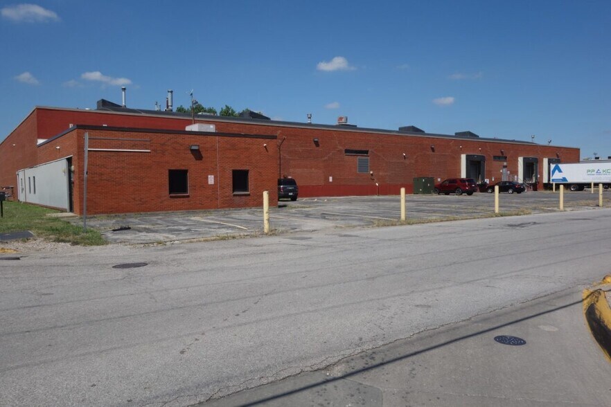 Primary Photo Of 104 W 10th Ave, North Kansas City Warehouse For Lease
