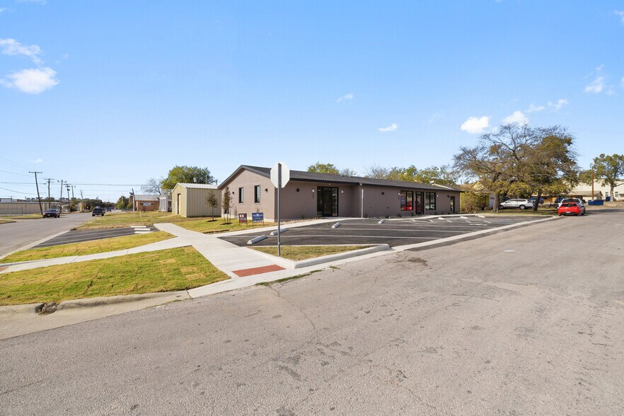 More Photos Of 301-303 Elliott St, Taylor Office For Lease