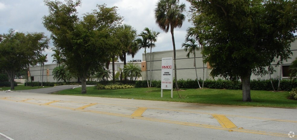 More Photos Of 8111-8119 NW 33rd St, Miami Warehouse For Sale