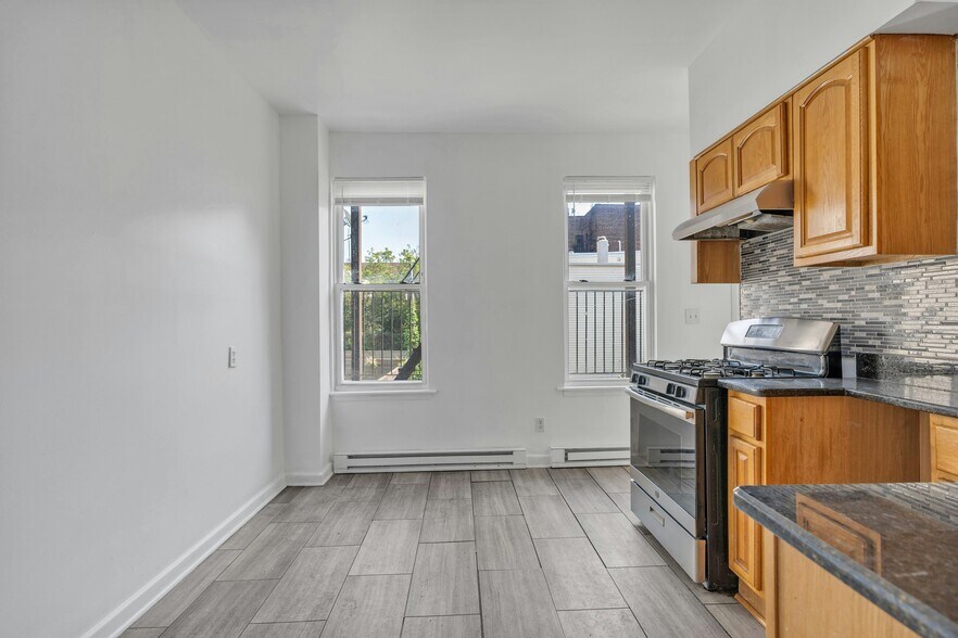 More Photos Of 372 Summit Ave, Jersey City General Retail For Sale