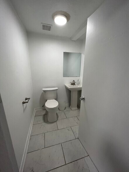 More Photos Of 400 N Wymore Rd, Winter Park Office For Sale