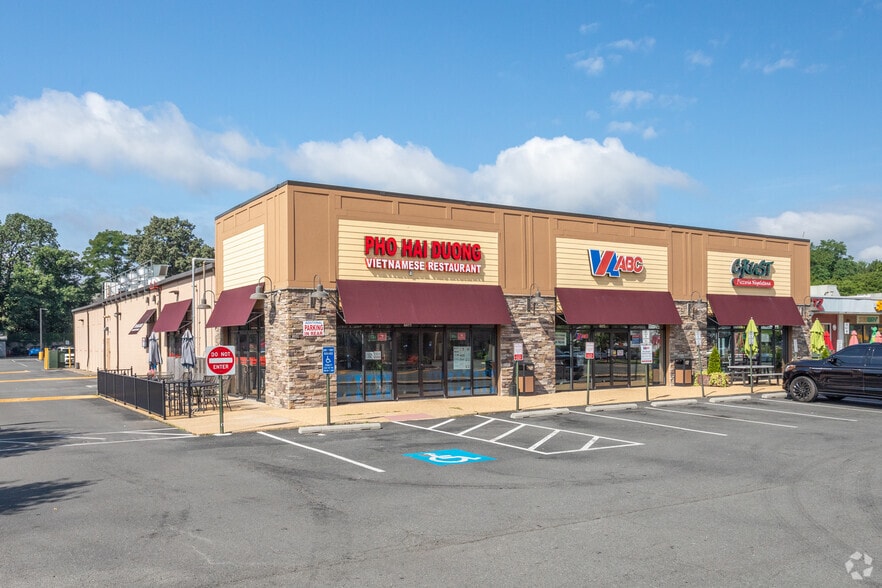 More Photos Of 8411-8417 Old Courthouse Rd, Vienna General Retail For Sale