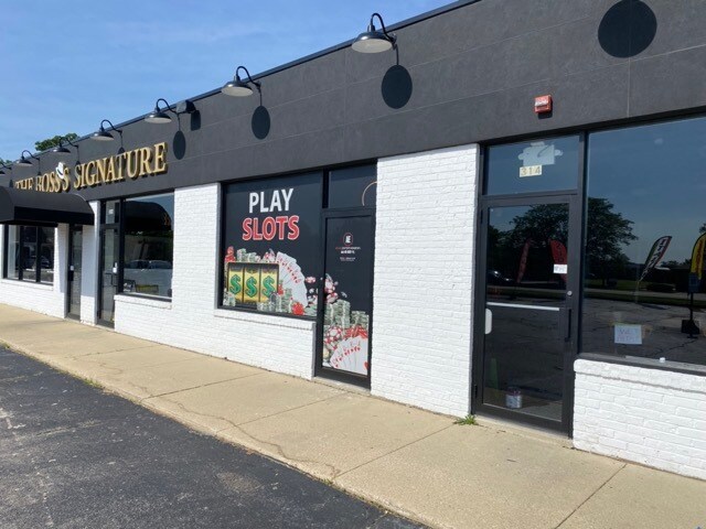 More Photos Of 314-330 S Main St, Bartlett Freestanding For Lease