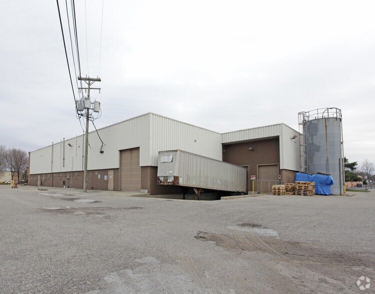 More Photos Of 2850 Commerce Dr, Rochester Hills Warehouse For Lease