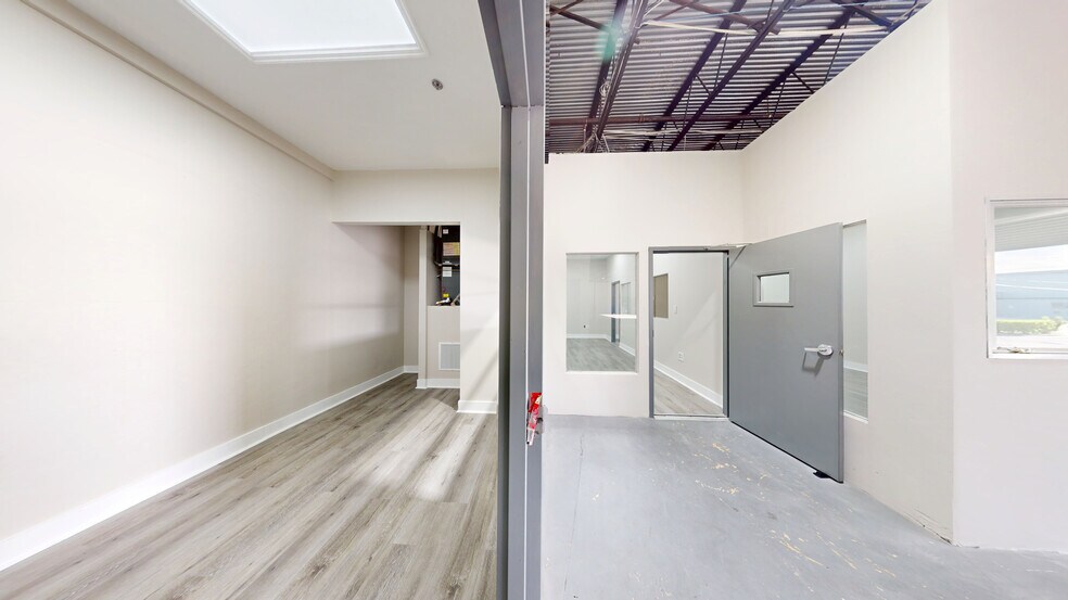 More Photos Of 8007-8115 NW 74th Ave, Miami Warehouse For Lease