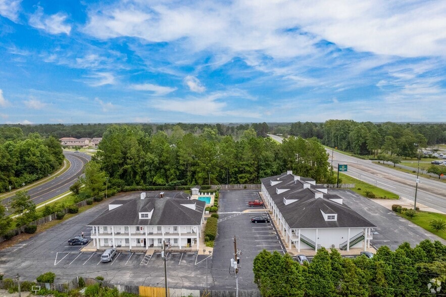 More Photos Of 205 N Highway 301, Jesup Hotel For Sale