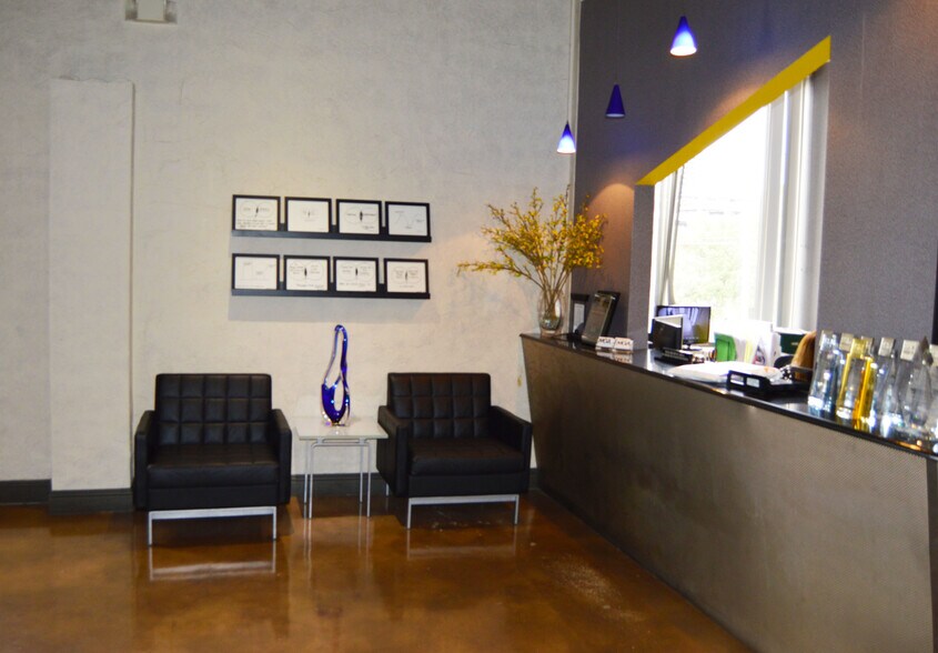 More Photos Of 2204 Louisiana St, Houston Storefront Retail Office For Sale