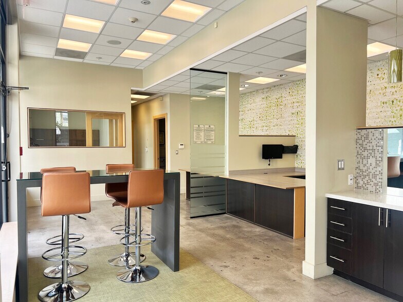 More Photos Of 1811 SW River Dr, Portland Apartments For Lease