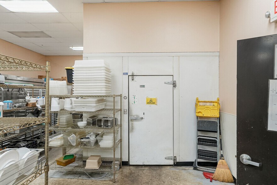 More Photos Of 1852 Fescue St SE, Albany Office For Sale