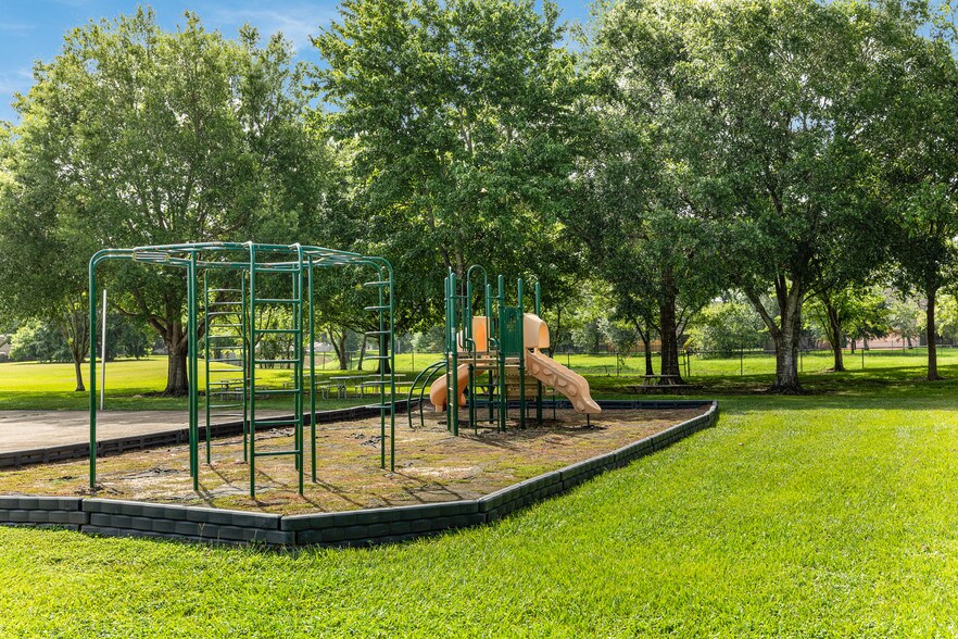 More Photos Of 3801 Liberty Dr, Pearland Schools For Sale