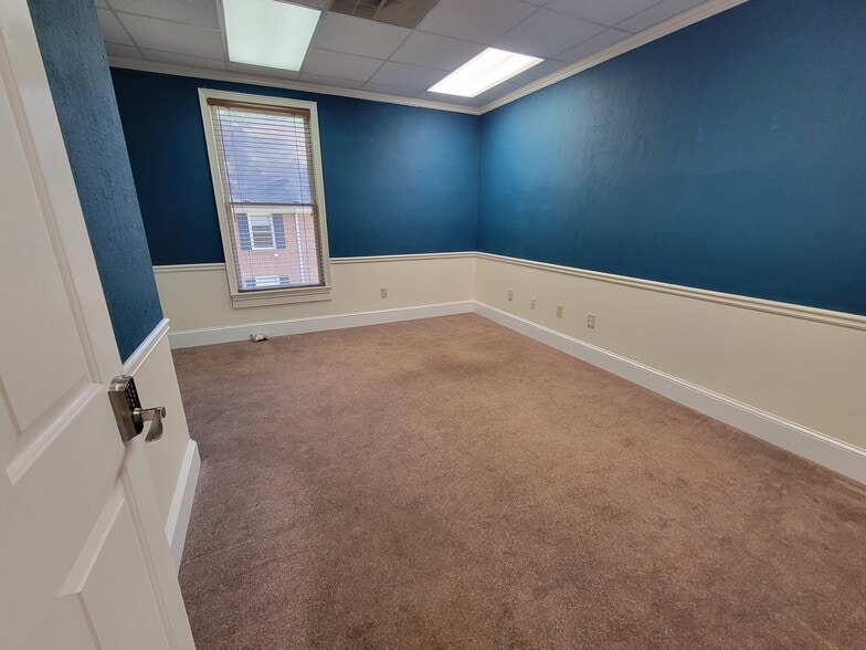 More Photos Of 115 Sycamore Dr, Athens Office For Sale