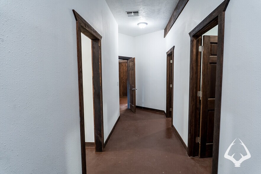 More Photos Of 205 N Wheeler Rd, Colmesneil Office For Sale