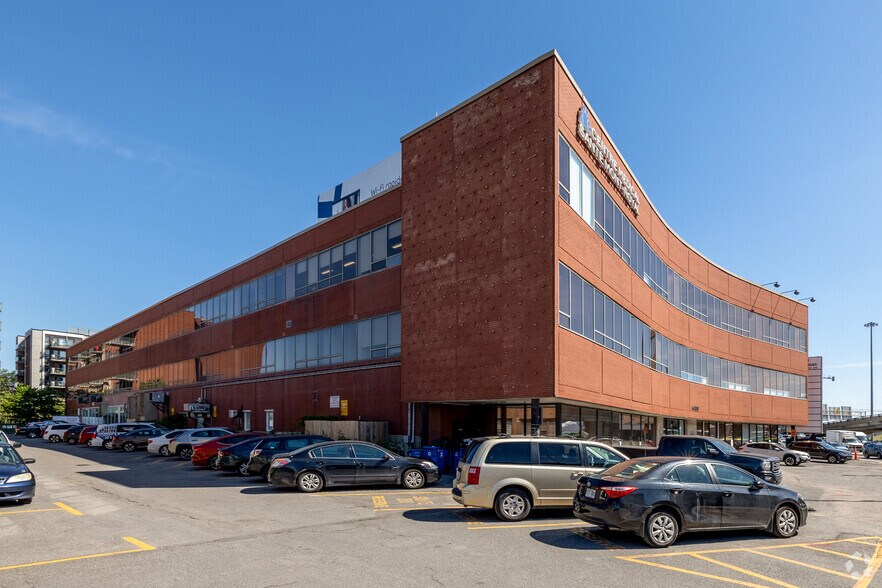 Primary Photo Of 4480 Ch de la Côte-de-Liesse, Mt Royal Office Residential For Lease