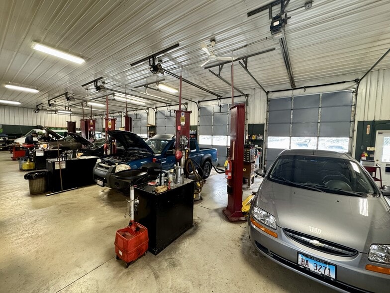 More Photos Of 1951 Wiesbrook Rd, Oswego Light Manufacturing For Sale