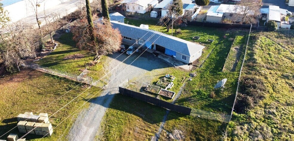 More Photos Of 2660 NW Vine St, Grants Pass Manufacturing For Sale