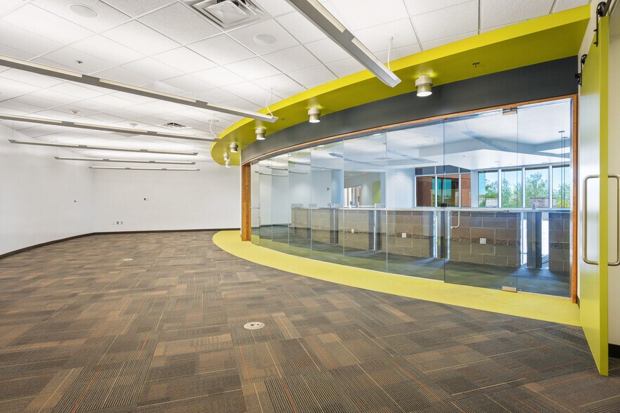 More Photos Of 19825 N 7th St, Phoenix Office For Sale