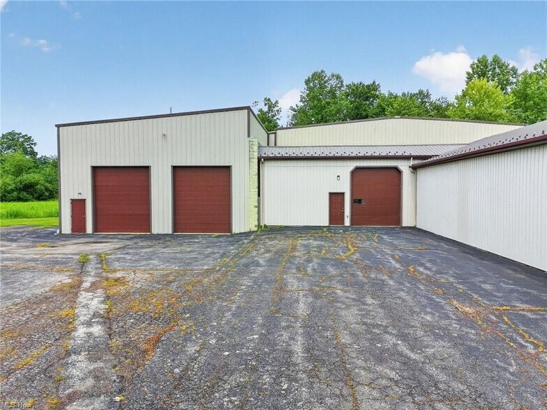 More Photos Of 3045 W Prospect Rd, Ashtabula Flex For Sale
