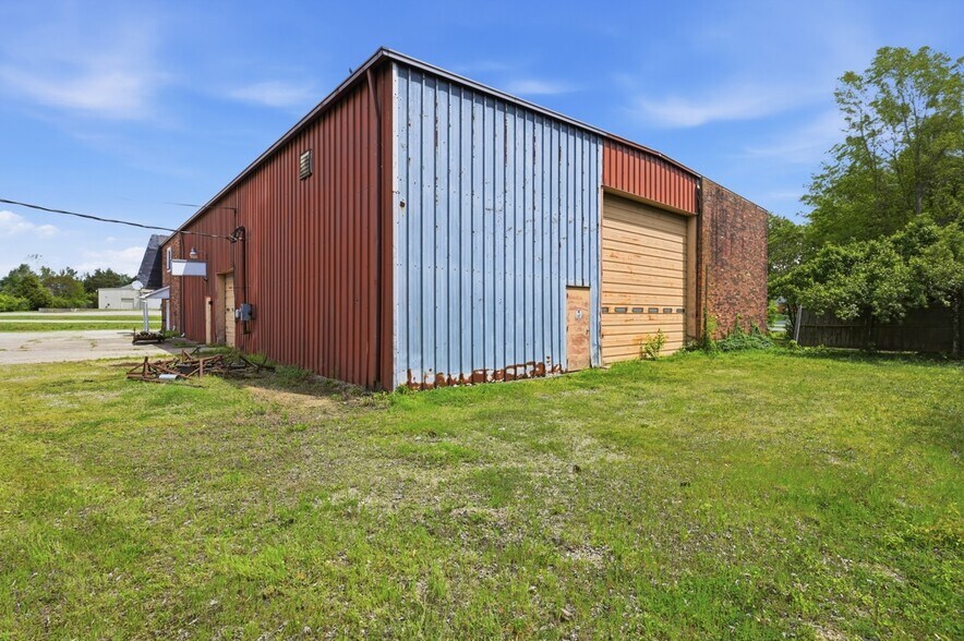More Photos Of 149 Delaina Dr, Mount Washington Showroom For Sale