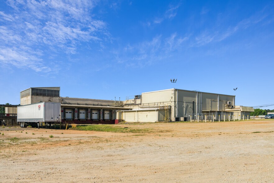 More Photos Of 635 Kingsbridge Rd, Carrollton Distribution For Lease