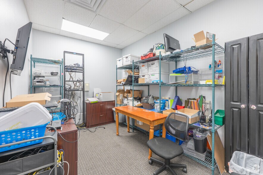 More Photos Of 2880 Sweetwater Ave, Lake Havasu City Light Manufacturing For Sale