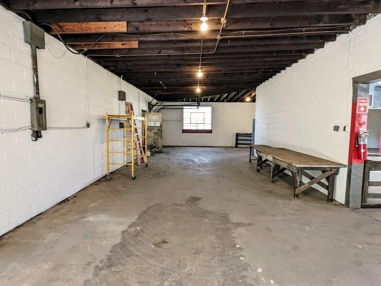 More Photos Of 2706 W 11th St, Little Rock Light Manufacturing For Sale